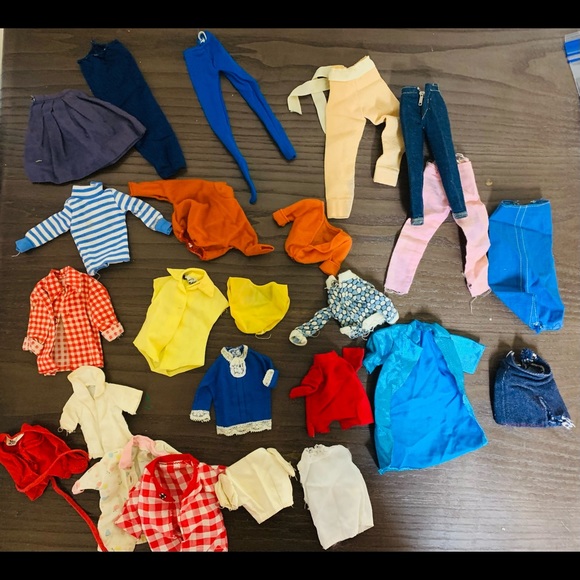 VINTAGE 1960S Mattel Barbie lot with accessories and complete outfit sets!! - Picture 4 of 12